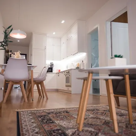 Tam Skanderbeg Square City Center Apartment No4 *